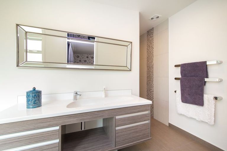 Photo of property in 16 Grand Oaks Drive, Awapuni, Palmerston North, 4412