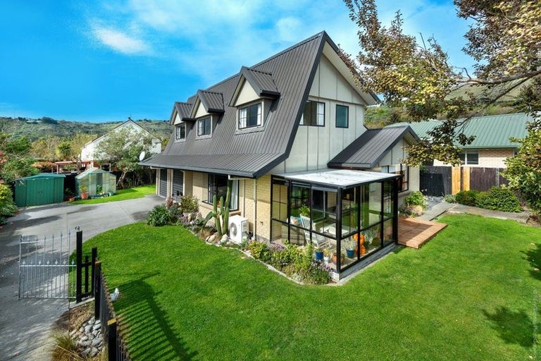 Photo of property in 21 Laing Crescent, Heathcote Valley, Christchurch, 8022