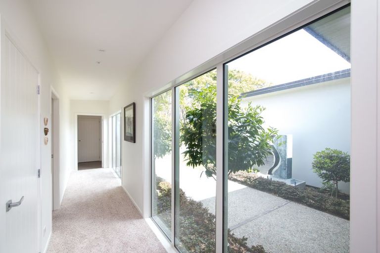 Photo of property in 16 Grand Oaks Drive, Awapuni, Palmerston North, 4412