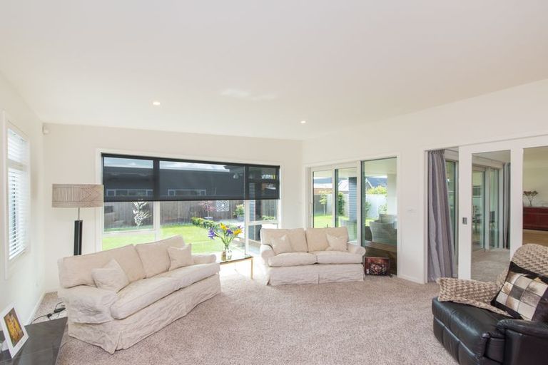 Photo of property in 16 Grand Oaks Drive, Awapuni, Palmerston North, 4412