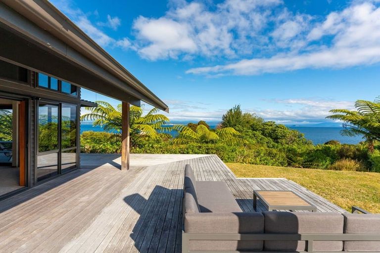 Photo of property in 8 Whakamoenga Point, Acacia Bay, Taupo, 3385