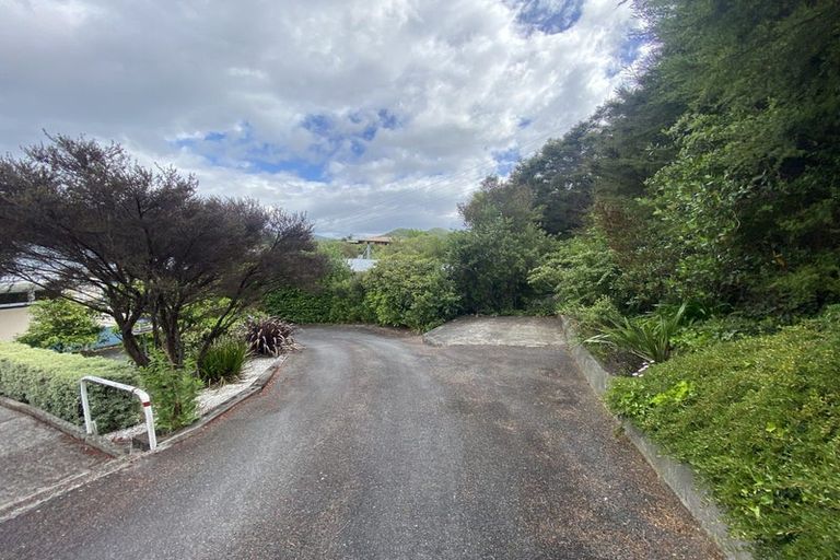 Photo of property in 100 Milton Terrace, Picton, 7220