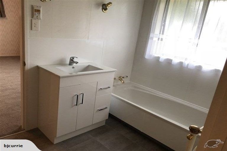 Photo of property in 32 Langston Avenue, Palmerston North, 4414