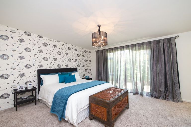 Photo of property in 16 Grand Oaks Drive, Awapuni, Palmerston North, 4412