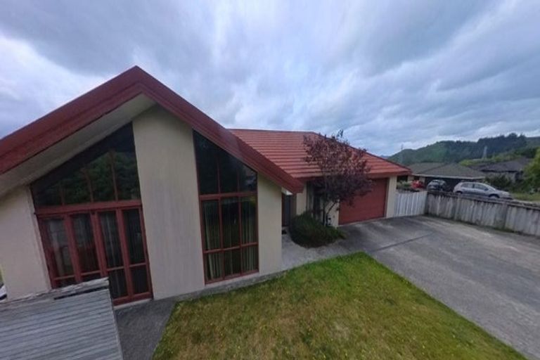 Photo of property in 37 Mcewen Crescent, Riverstone Terraces, Upper Hutt, 5018