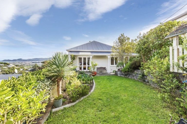 Photo of property in 43 Nevay Road, Miramar, Wellington, 6022