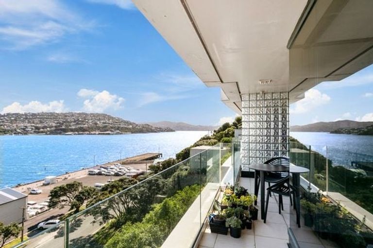 Photo of property in Shelley Bay Terraces, 3/61 Maupuia Road, Maupuia, Wellington, 6022