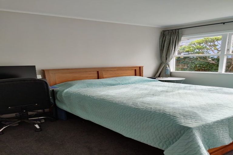 Photo of property in 2/11 Seaview Avenue, Northcote, Auckland, 0627