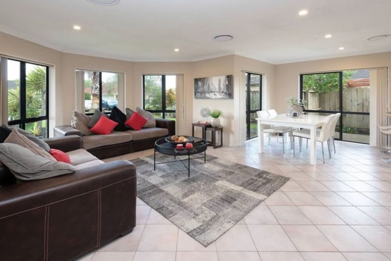 Photo of property in 6 Kilbaha Close, East Tamaki, Auckland, 2013