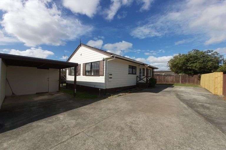 Photo of property in 2/5 Pureora Place, Clendon Park, Auckland, 2103