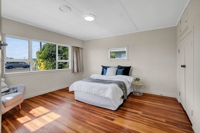 Photo of property in 382 South Road, Omata, New Plymouth, 4374