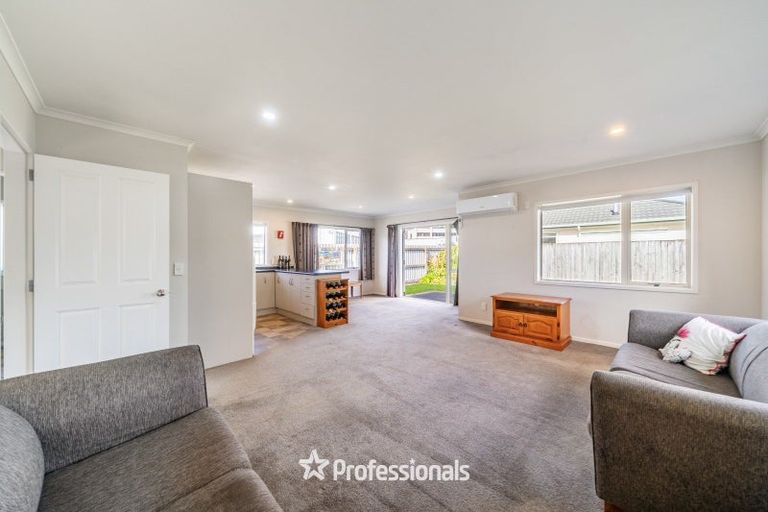 Photo of property in 17 Woodland Mews, Wainuiomata, Lower Hutt, 5014