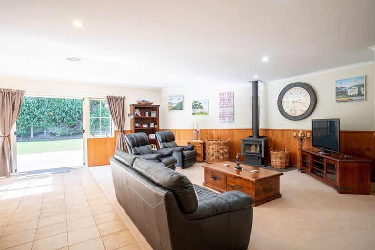 Photo of property in 50 Waicola Drive, Fitzherbert, Palmerston North, 4471