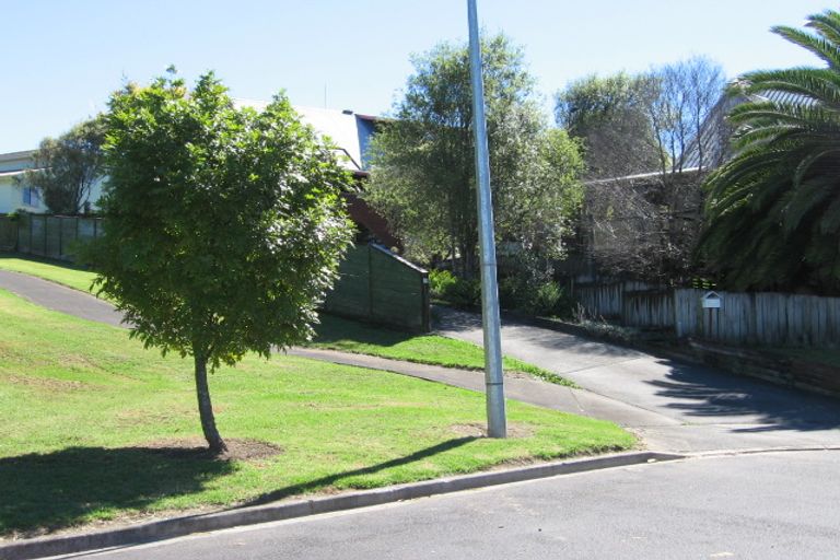 Photo of property in 10 Kayle Glen, West Harbour, Auckland, 0618