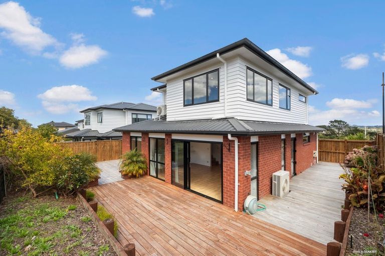 Photo of property in 42 Accolage Boulevard, Kumeu, 0810
