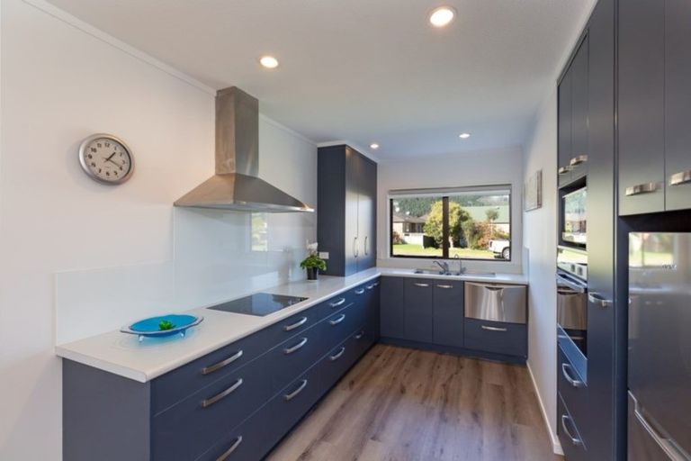 Photo of property in 2a Heihei Place, Paraparaumu, 5032