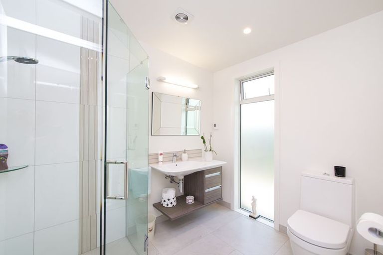 Photo of property in 16 Grand Oaks Drive, Awapuni, Palmerston North, 4412