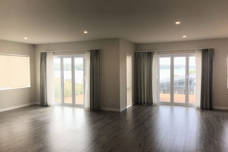 Photo of property in 10 Gunn Way, Hobsonville, Auckland, 0616