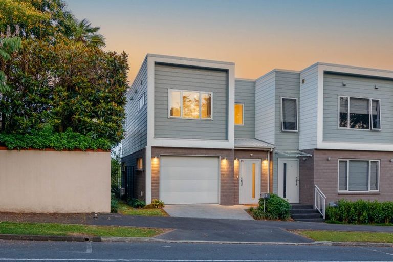 Photo of property in 1/19 Ruakiwi Road, Hamilton Lake, Hamilton, 3204