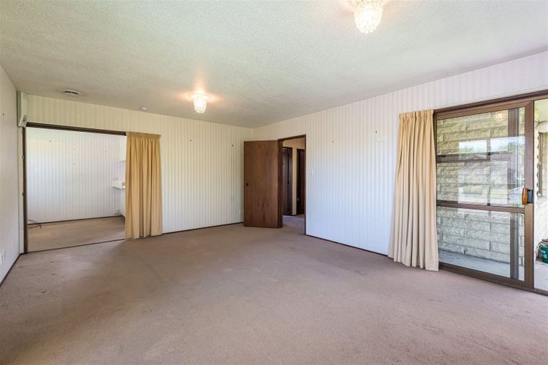 Photo of property in 17 Wakelin Place, Redwood, Christchurch, 8051