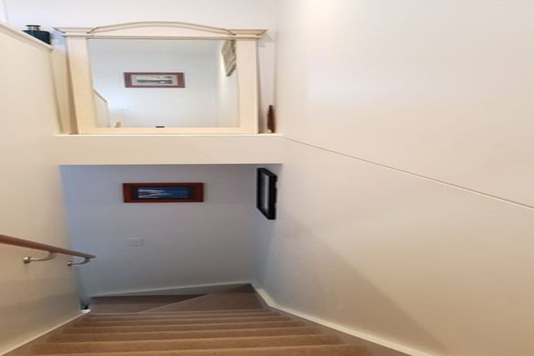 Photo of property in 14 Cochrane Road, Hobsonville, Auckland, 0616