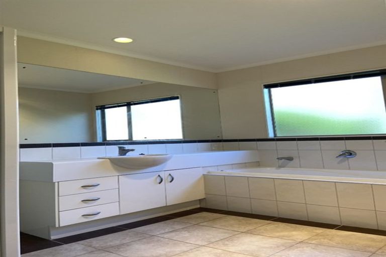 Photo of property in 15 Maybole Drive, Flat Bush, Auckland, 2016