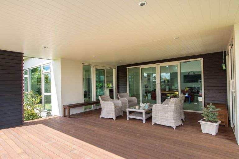 Photo of property in 16 Grand Oaks Drive, Awapuni, Palmerston North, 4412