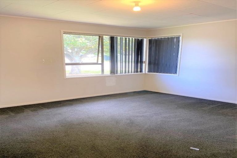 Photo of property in 2 Matua Place, Clendon Park, Auckland, 2103