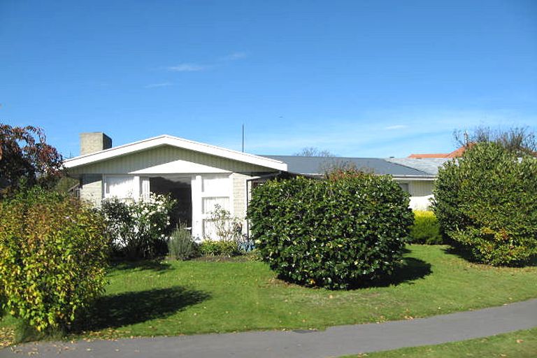 Photo of property in 1/9 Chislehurst Place, Bryndwr, Christchurch, 8052