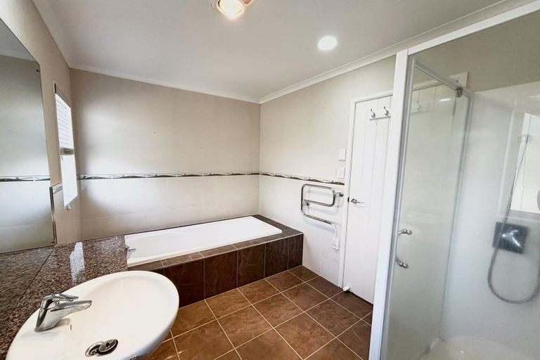 Photo of property in 4 Powercourt Drive, Flat Bush, Auckland, 2019