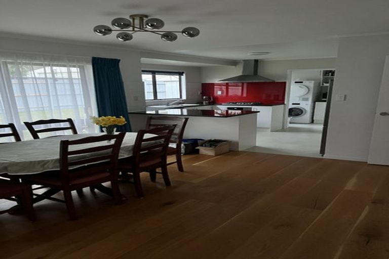 Photo of property in 26 Donzella Place, Conifer Grove, Takanini, 2112