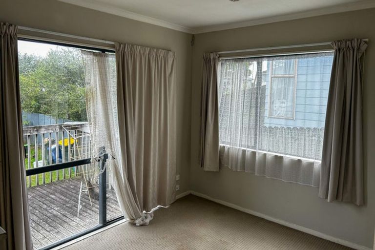 Photo of property in 16 Kelman Road, Kelston, Auckland, 0602