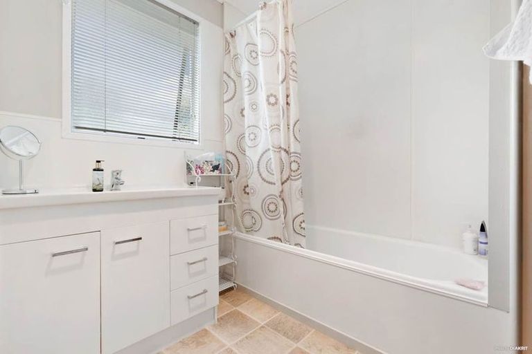 Photo of property in 13 Kereru Place, Half Moon Bay, Auckland, 2012