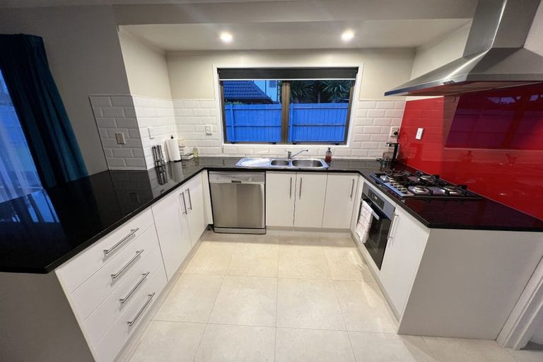 Photo of property in 26 Donzella Place, Conifer Grove, Takanini, 2112