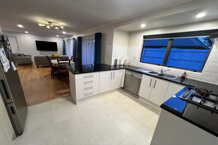 Photo of property in 26 Donzella Place, Conifer Grove, Takanini, 2112