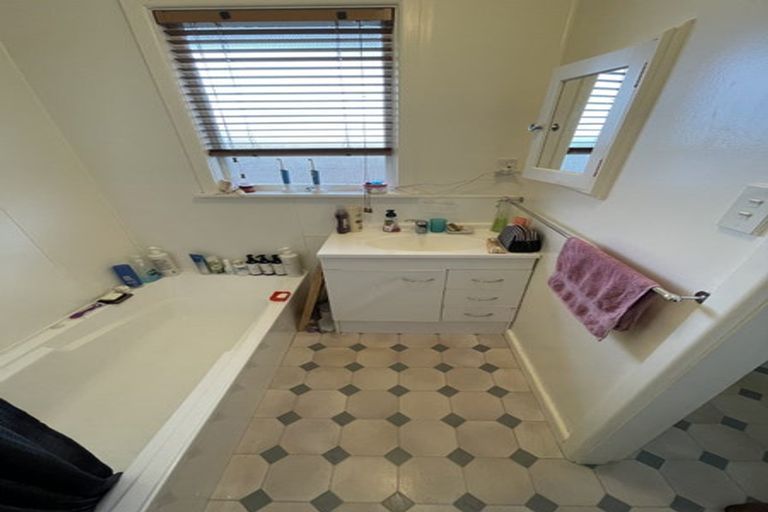 Photo of property in 2/42 Roberta Drive, Somerfield, Christchurch, 8024