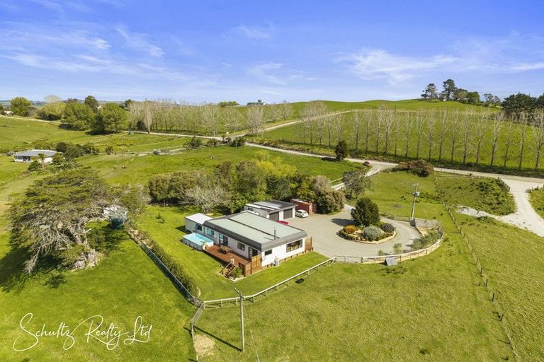 Photo of property in 316 Mountain Road, Maungaturoto, 0587