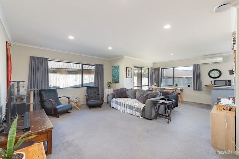 Photo of property in 25 Aragon Grove, Kingsley Heights, Upper Hutt, 5018