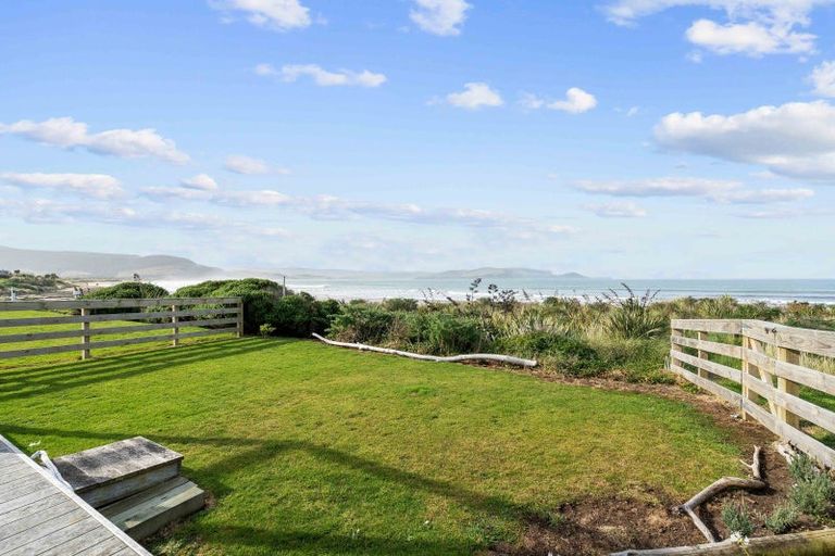 Photo of property in 497 Waikawa-curio Bay Road, Curio Bay, Tokanui, 9884