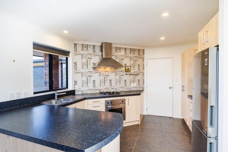 Photo of property in 15 Orlando Way, Kelvin Grove, Palmerston North, 4414