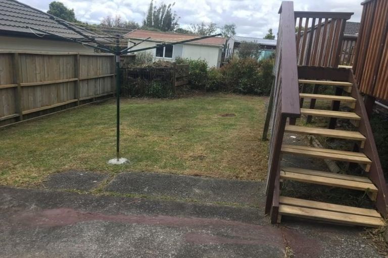 Photo of property in 21 Kirrie Avenue, Te Atatu South, Auckland, 0610