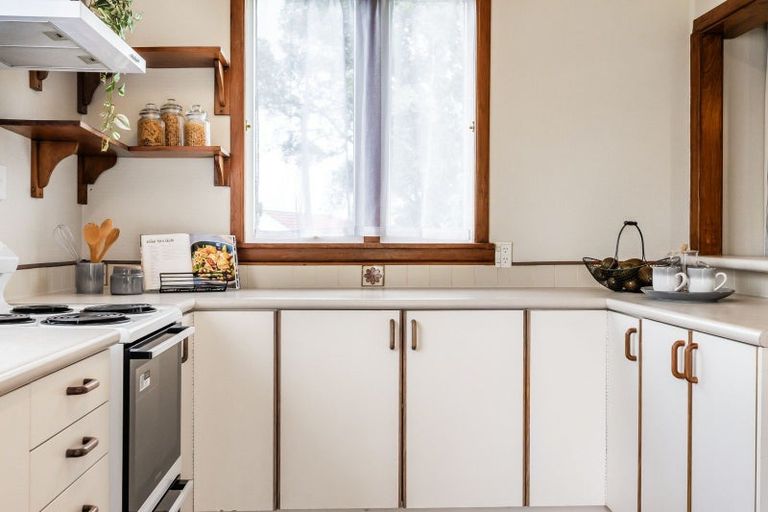 Photo of property in 49 Tawa Road, One Tree Hill, Auckland, 1061