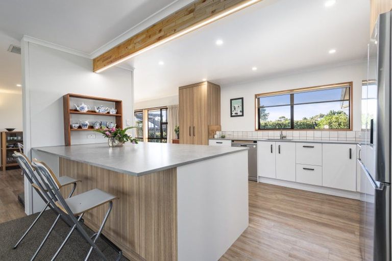 Photo of property in 61 Turitea Road, Fitzherbert, Palmerston North, 4472