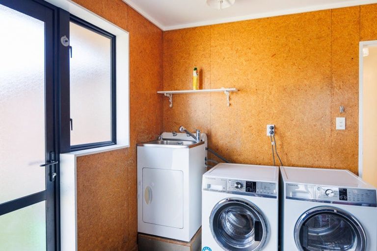 Photo of property in 15 Orlando Way, Kelvin Grove, Palmerston North, 4414