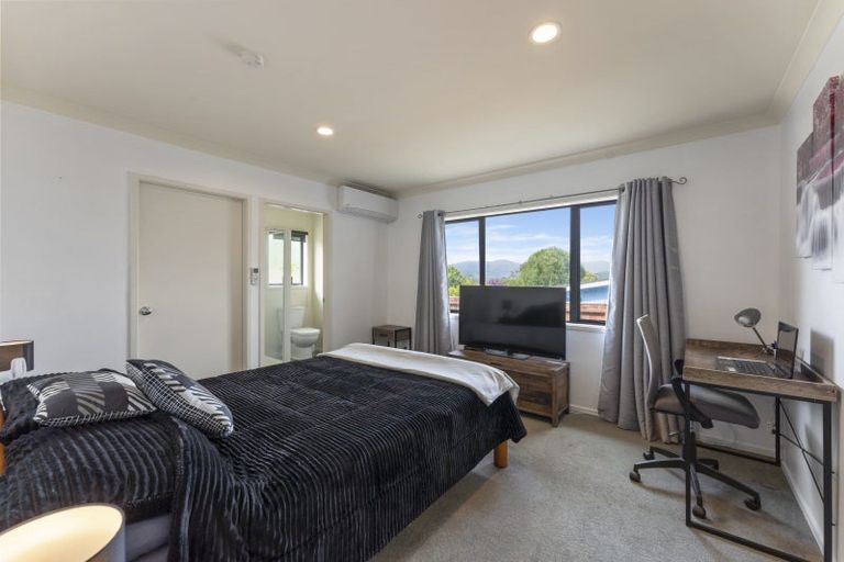 Photo of property in 5 Ronald Scott Grove, Riverstone Terraces, Upper Hutt, 5018