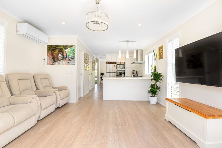 Photo of property in 32 Pateke Drive, Kenepuru, Porirua, 5022