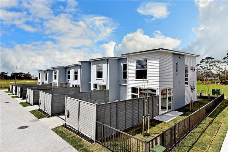 Photo of property in 1 Briddock Way, Swanson, Auckland, 0614