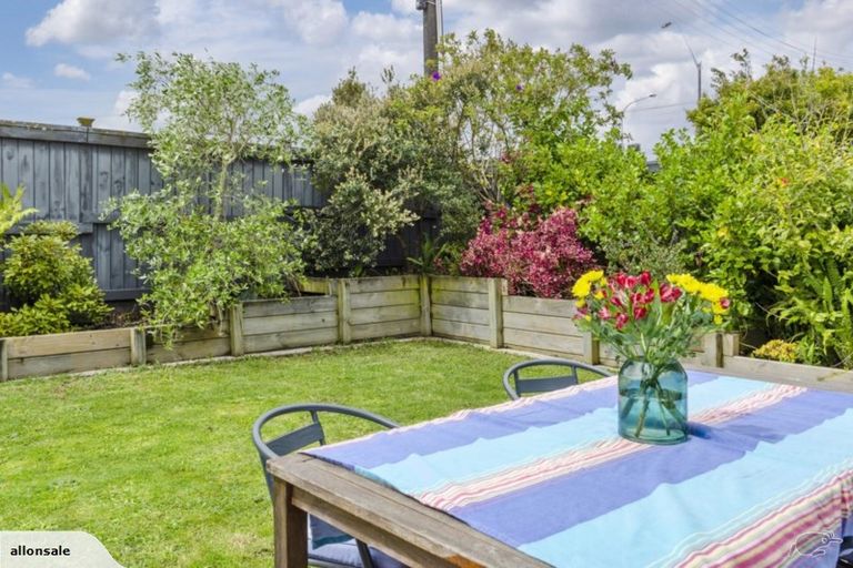 Photo of property in 800 East Coast Road, Oteha, Auckland, 0630