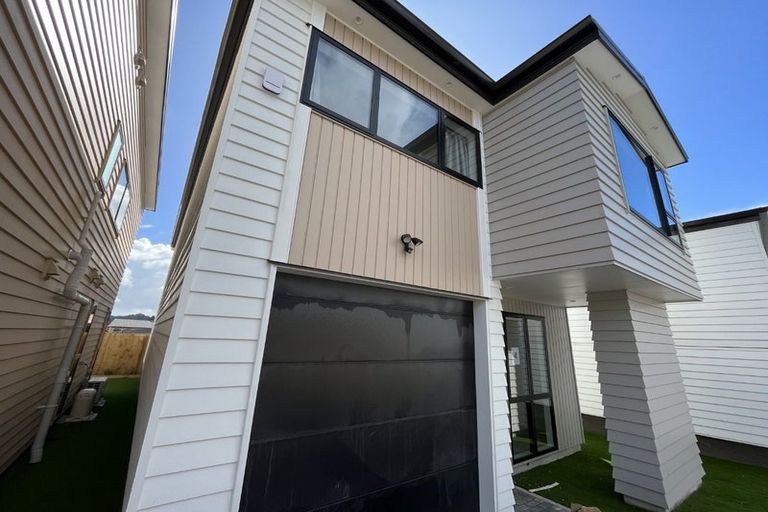 Photo of property in 4/535 Swanson Road, Ranui, Auckland, 0612