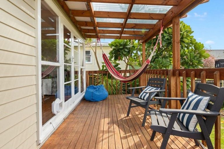 Photo of property in 14 Justin Place, Te Atatu Peninsula, Auckland, 0610